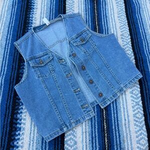 Vintage denim crop vest - women’s medium - gently used condition